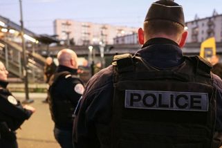 Ruského novináře našli ve Francii ležet pod oknem jeho bytu v 7. patře. V nemocnici zemřel - Novinky